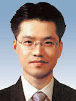 강동완 동아대 정치외교학과 교수