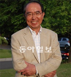 1960년대 말 우연히 한국을 여행한 것을 계기로 40여 년간 한국사회를 연구해온 시마 무쓰히코 교수는 당시 방문이 ‘인생을 바꾼 여행’이었다며 뿌듯해했다. 성남=신성미 기자 savoring@donga.com