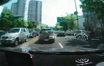 6일 대구 앞산순환도로에서 발생한 현대자동차 신형 쏘나타(YF)의 충돌사고 블랙박스 녹화 화면. 유튜브 동영상 화면 캡처