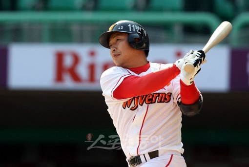 SK 박재홍은 베테랑 선수로 야구하랴, 선수협 회장으로 법률공부하랴, 그야말로 ‘바쁜 몸’이다.  스포츠동아DB