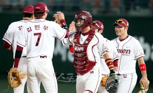 경기에 승리한 넥센 선수들. 스포츠동아DB