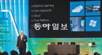 스티브 발머 마이크로소프트 CEO가 서울디지털포럼에서 ‘새로운 기회의 시대’를 주제로 기조연설을 하고 있다. 한국마이크로소프트 제공