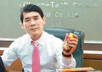 S&J푸드 김성열 회장이 기능성음료 천지개벽의 효능을 설명하고 있다. S&J푸드 제공