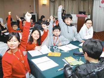 한국외국어대와 LG가 운영하는 다문화학교에서 다문화가정 청소년들이 외국어를 배우고 있다. 다문화교육원 제공