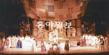 1986년 정기공연으로 열린 홍연택의 ‘시집가는 날’. 국립오페라단 제공