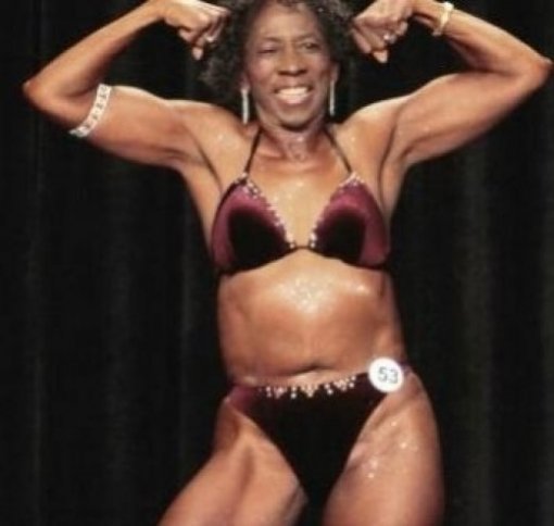 77세 식스팩 할머니. 사진=온라인 커뮤니티