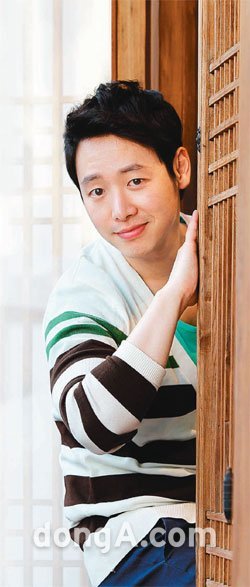 “이런 몸매로 벗다니 정말 용감했죠”(웃음) 김동욱은 영화 ‘후궁:제왕의 첩’에서 지독한 사랑으로 광기에 휩싸이는 성원대군으로 파격 변신을 했다. 국경원 동아닷컴 기자 onecut@donga.com