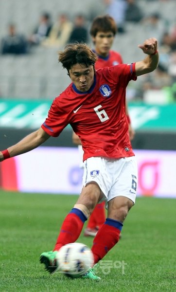 부산 박종우가 런던올림픽 본선 엔트리 합류와 소속팀의 AFC 챔피언스리그 진출권 획득을 위해 구슬땀을 흘리고 있다. 스포츠동아DB