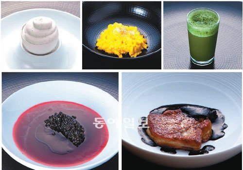 동 페리뇽의 숨겨진 맛을 일깨우기 위해 개발된 요리들. 왼쪽 위부터 시계 방향으로 파사드식 계란 요리, 사프란 리조토, 일본 녹차가루인 말차, 팬에 볶은 푸아그라에 얹은 검은색 소스 몰레, 캐비아와 어우러진 히비스커스 젤리. 이 시음회에 사용한 테이블, 의자, 접시, 조명 등 집기도 동 페리뇽 2003년 빈티지를 부각시키기 위해 특별히 디자인했다. 동 페리뇽 제공