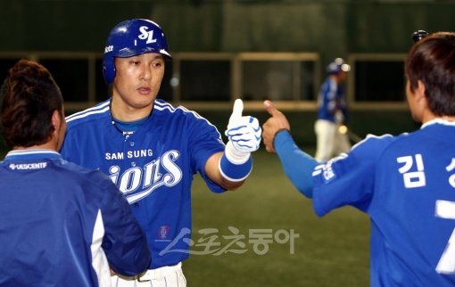 ‘국민타자’의 6번째 홈런왕 도전. 올 시즌 최다 홈런의 주인공은 누가 될까. 현장의 동료 타자, 투수, 타격코치, 그리고 해설위원들은 삼성 이승엽이 통산 6번째 홈런왕에 등극할 가능성을 높게 전망했다. 스포츠동아DB