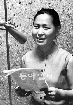박정자 씨가 동아방송 성우 1기로 방송계에 진출한 1964년의 모습.