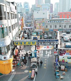 600년 역사의 서울 남대문시장은 이제 세계적인 관광·쇼핑공간으로의 도약을 준비 중이다.