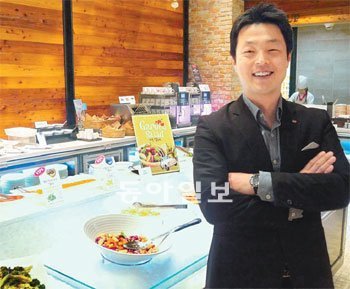 매장에서 쪽잠을 자며 일을 배운 외식업체 ‘빕스’의 신은석 강북2영업팀장(36)은 남다른 노력에 힘입어 CJ푸드빌 전체에서 최연소 영업팀장이 됐다. CJ푸드빌 제공