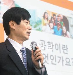 18일 오후 서울대 이우일 공대학장이 서울 경기고에서 강연하고 있다.