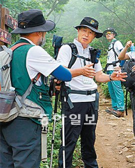 (왼쪽에서 두번째) 9일 강원 평창군 대관령면에서 실시한 ‘혼다코리아와 함께하는 백두대간 모니터링’에 참석한 정우영 혼다코리아 사장. 혼다코리아 제공