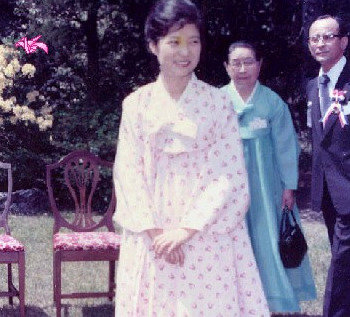 박근혜 전 비대위원장의 젊은 시절 모습사진.