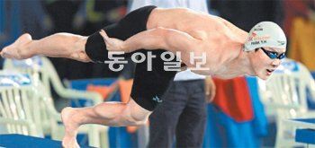 7월 열리는 런던 올림픽 수영 자유형 400m에서 세계 신기록을 세우며 우승하겠다는 포부를 당차게 밝힌 ‘마린보이’ 박태환. 올 들어 보여준 자유형 200m 기록으로 보아 충분히 가능하다는 게 전문가들의 분석이다. 동아일보DB