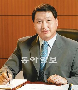 지주회사 출범 5주년을 맞아 임직원을 격려하는 메시지를 보낼 예정인 최태원 SK그룹 회장. 동아일보DB