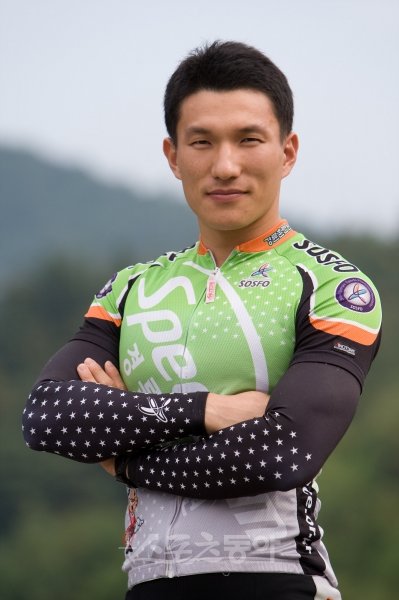 29일부터 7월 1일까지 스피돔에서 열리는 네티즌선정 국민체육진흥공단이사장배 대상경륜은 ‘경륜황제’ 이명현(사진)이 부상으로 결장함에 따라 누구도 우승을 장담할 수 없는 치열한 경쟁을 예고하고 있다. 스포츠동아DB