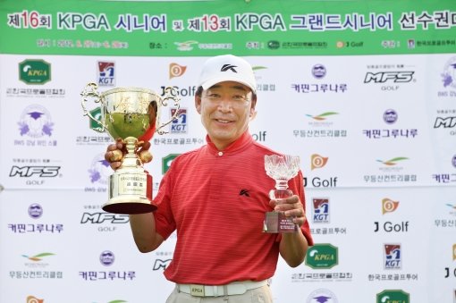 KPGA 시니어선수권대회에서 우승한 최상호. 사진제공 | KGT