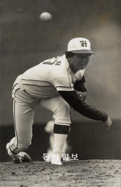 ‘국보급 투수’로 명성을 떨친 선동열의 영광이 있기까지는 아버지의 물심양면 지원이 숨어있었다. 아버지 선판규 씨는 집 앞마당에 마운드를 만들어주며 아들의 어깨를 단련시켰다. 스포츠동아DB