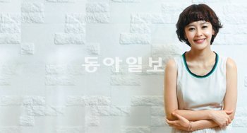 채널A ‘이제 만나러 갑니다’의 새 여성 진행자인 배우 강성연. 15일부터 시청자들을 만나는 그는 “탈북자들에게 마음을 열고 그들의 이야기를 듣겠다”고 포부를 밝혔다. 채널A 제공