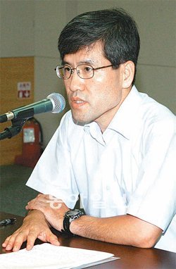 9일 오전 첫 실국원장회의를 주재하고 있는 임채호 경남도지사 권한대행 행정부지사. 경남도제공