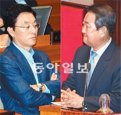 여도 야도 ‘곤혹’ 11일 오후 국회 본회의에서 자신들에 대한 체포동의안 표결에 앞서 굳은 표정으로 자리를 지키고 있는 새누리당 정두언 의원(왼쪽 사진)과 신상 발언을 하는 무소속 박주선 의원. 박영대 기자 sannae@donga.com