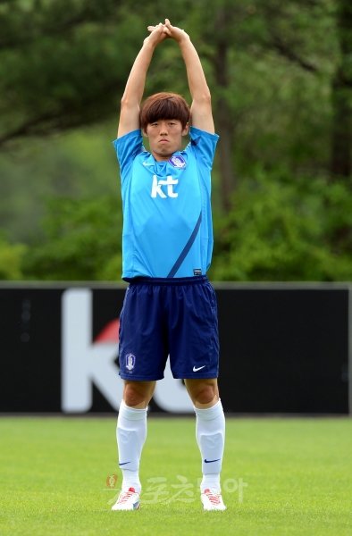 한국 올림픽 축구대표팀이 오는 14일 뉴질랜드 올림픽 대표팀과 평가전을 앞두고 13일 오후 파주 NFC에서 공개훈련을 가졌다. 올림픽대표팀 김보경이 훈련을 하고 있다. 파주 | 김민성 기자 marineboy@donga.com 트위터 @bluemarine007