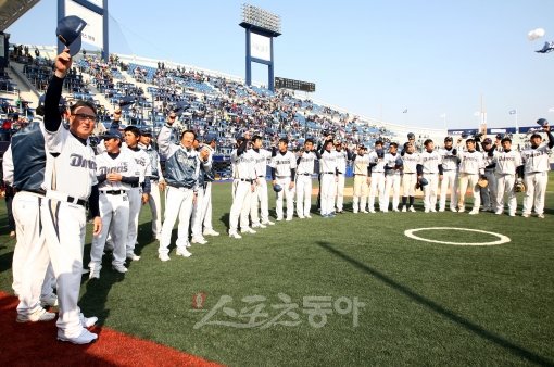 아직도 10구단 창단 승인까지 갈 길은 멀다. 2011년 창단해 당초 2014년이 아닌 2013년 1군 진입이 확정된 9구단 NC 다이노스(사진)와는 또 다른 진통이 예상된다. 스포츠동아DB