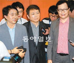 손학규 상임고문 측 조정식, 정세균 의원 측 최재성, 김두관 전 경남도지사 측 문병호 의원(왼쪽부터)은 이날 공동기자회견을 열어 결선투표제 도입 등 경선 룰 수정을 요구했다. 연합뉴스