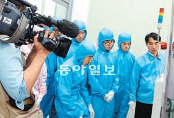 일본 NHK 방송사가 영진전문대 하이닉스반의 주문식 교육을 촬영하고 있다. 영진전문대 제공