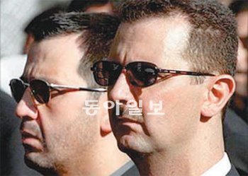 바샤르 알아사드 대통령(오른쪽)과 그의 막냇동생 마헤르.