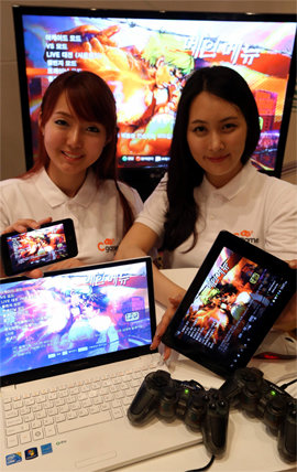 LG유플러스는 18일 인터넷만 쓸 수 있으면 TV, PC, 스마트폰 등 어떤 하드웨어에서든 자유롭게 접속할 수 있는 ‘클라우드 게임’을 선보였다. 홍진환 기자 jean@donga.com