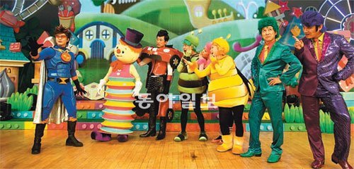 어린이 뮤지컬 ‘번개맨의 비밀’은 EBS ‘모여라 딩동댕’의 인기 캐릭터 번개맨의 탄생에
얽힌 비밀을 다뤘다. 힘컨텐츠 제공