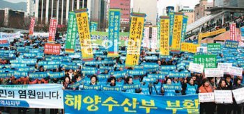 올 3월 8일 부산역 광장에서는 전국 해양수산 관련자 5000여 명이 참가한 가운데 해양수산부 부활 국민궐기대회가 열렸다. 해양수산부 부활 국민운동본부 제공