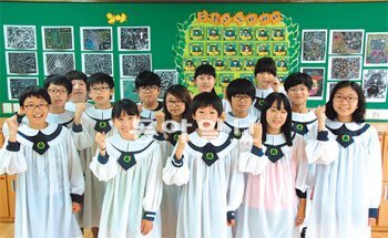 인천 연수초는 2009년부터 ‘또래조정위원회’를 운영해 학생들 사이의 갈등을 또래학생이 직접 해결하도록 돕는다.