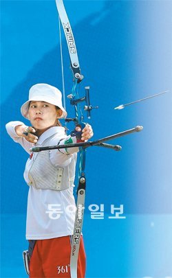 북한 여자 양궁 대표 권은실은 2010년 광저우 아시아경기에서 한국산 활을 들고 동메달을 땄다. 당시 권은실이 들고 있던 활에 찍힌 한국 제조업체의 명칭이 선명히 보인다. 그는 런던 올림픽에서도 한국 여자대표팀 3인방 이성진 기보배 최현주에 맞서 메달 획득을 노린다. 동아일보DB