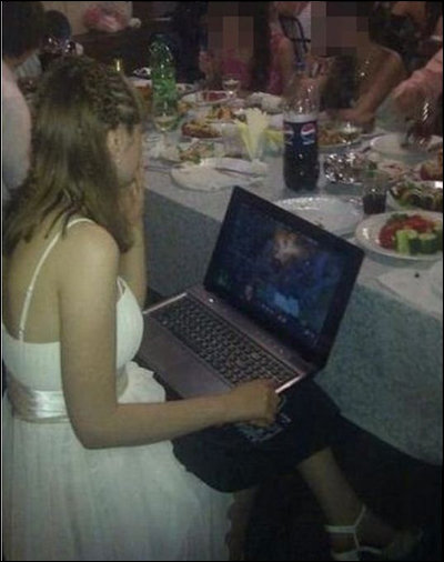 ‘게임이 급했던 여자’ 사진 화제