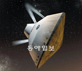 ‘큐리오시티’를 실은 탐사선이 화성에 접근하고 있다. 화성 대기권에 안정적으로 진입하기 위해 탐사선 위쪽으로 자세 제어용 가스를 분사하고 있다. NASA 제공
