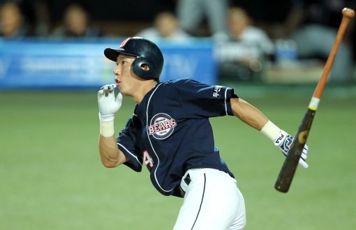 모처럼 ‘고제트’가 진가를 발휘했다. 두산 고영민이 31일 대구 삼성전 6회 2사 2루서 1-1 동점을 만드는 좌전적시타를 날리고 있다. 고영민은 홀로 2타점을 올리며 2-1 승리에 앞장섰다. 사진제공｜스포츠코리아