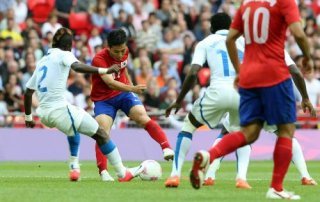 2일 새벽 영국 런던 왬블리 스타디움에서 열린 2012 런던올림픽 남자축구 예선 B조 3차전 대한민국과 가봉의 경기에서 남태희가 드리블을 하고 있다.(런던=연합뉴스)