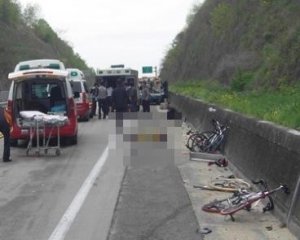 지난 5월 1일 경상북도 의성군 한 도로에서 25톤 트럭운전자가 운전 중에 DMB 시청을 하다가 훈련하고 있던 사이클선수들을 덮치는 대형사고를 냈다. 사진=구미소방서