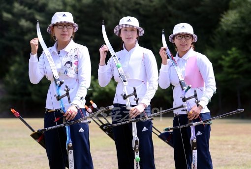 한국 여자양궁 대표팀의 최현주 기보배 이성진.(왼쪽부터)