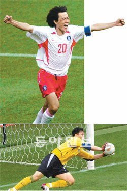 2002 월드컵 2002년 한일 월드컵 8강전에서 승부를 가른 주인공은 홍명보(위)와 이운재였다. 이운재는 승부차기에서 스페인의 네 번째 키커 호아킨 산체스의 슈팅 방향을 정확히 읽고 막아냈다. 마지막 키커로 나서 멋지게 골을 성공한 홍명보는 양팔을 벌리고 그라운드를 내달리며 기쁨을 만끽했다. 동아일보DB