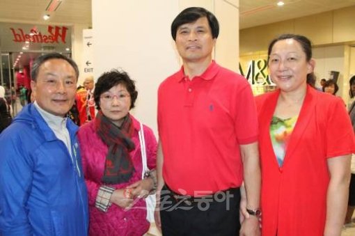 박태환의 아버지 박인호 씨, 어머니 유성미 씨, 쑨양의 아버지 쑨첸홍 씨, 어머니 양밍 씨 (왼쪽부터). 스포츠동아DB
