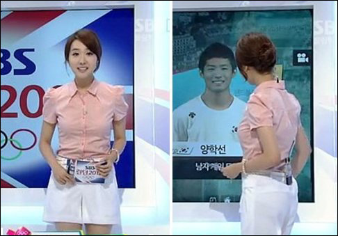 김민지 아나운서가 SBS 올림픽 중계방송에서 시스루 흰바지를 입고 나와 화제가 됐다. 사진=방송화면 캡쳐