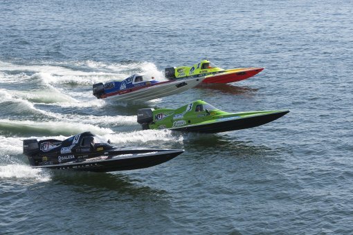 경정장을 달리던 모터보트들이 바다 위를 쾌속 질주하는 국민체육진흥공단이사장배 모터보트대회가 11일 전북 부안군 격포항에서 펼쳐진다. 사진은 지난해 전북 새만금에서 열린 대회 모습. 사진제공｜국민체육진흥공단