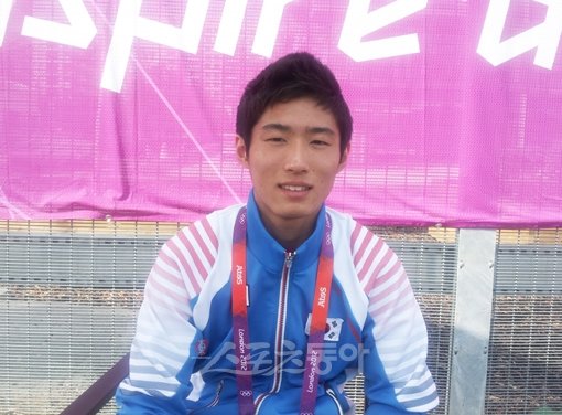 한국체조 역사상 첫 올림픽 금메달의 주인공 양학선. 드라마 같은 그의 가족사는 감동을 더하고 있다. 본지 단독 인터뷰에 임한 양학선의 모습. 런던｜전영희 기자 setupman@donga.com 트위터@setupman11