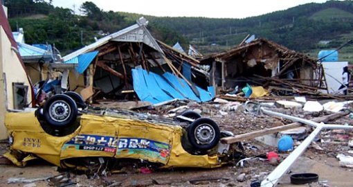 사진= 2003년 9월 13일 태풍 매미가 상륙한 다음날 오전 거제도의 모습.